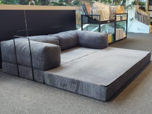 Sofa-Lova Sorbone Pilka atidaryta